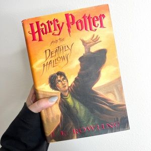 Harry Potter and the deathly hallows (hard cover) book
